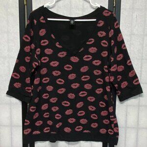Torrid Soft 3/4 Sleeve V Neck Banded Tee Knit Sweater Pink Kisses Lips Black 2